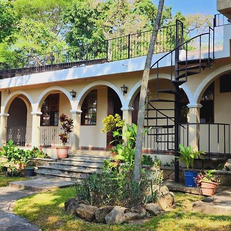 سان بيدرو سولا Camilas Hotel المظهر الخارجي الصورة