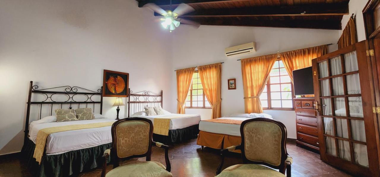 سان بيدرو سولا Camilas Hotel المظهر الخارجي الصورة