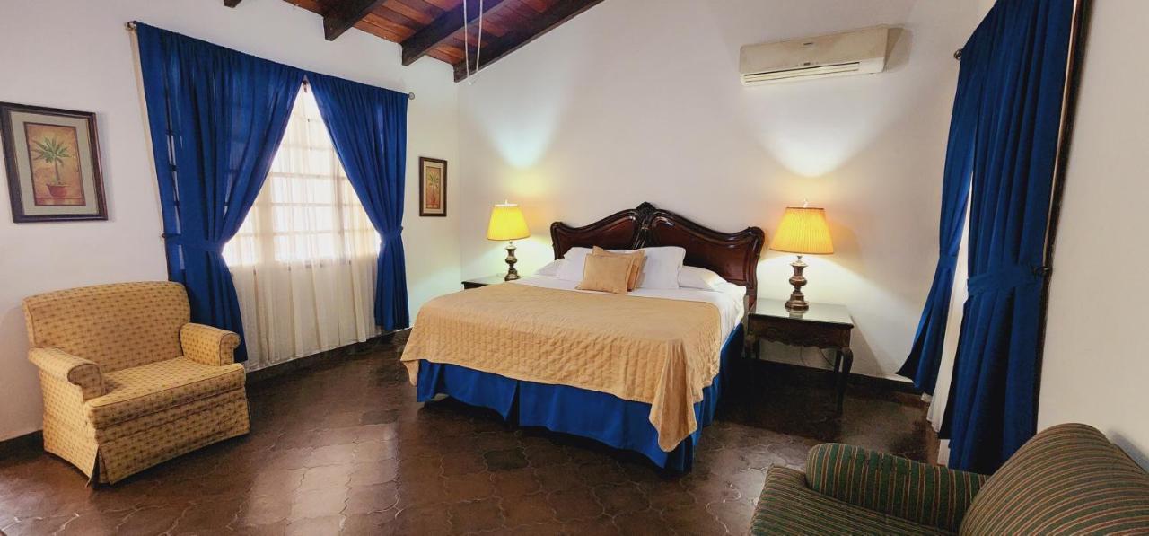 سان بيدرو سولا Camilas Hotel المظهر الخارجي الصورة