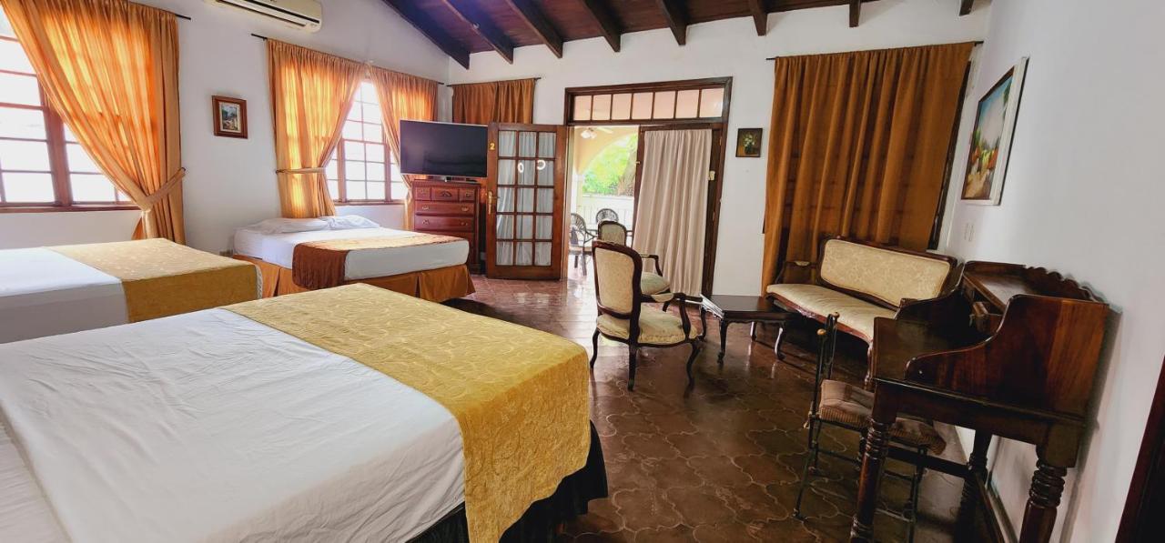 سان بيدرو سولا Camilas Hotel المظهر الخارجي الصورة