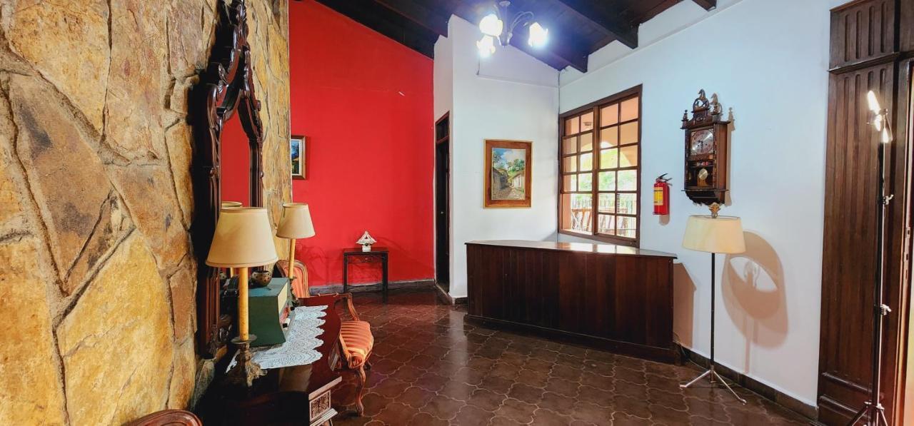 سان بيدرو سولا Camilas Hotel المظهر الخارجي الصورة