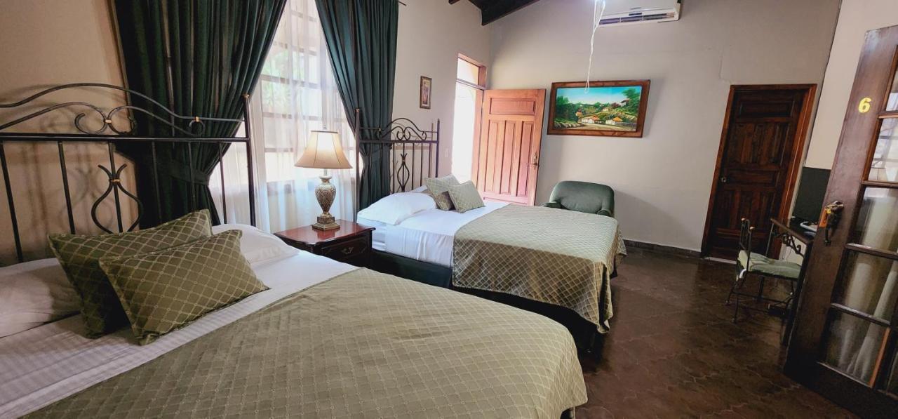 سان بيدرو سولا Camilas Hotel المظهر الخارجي الصورة