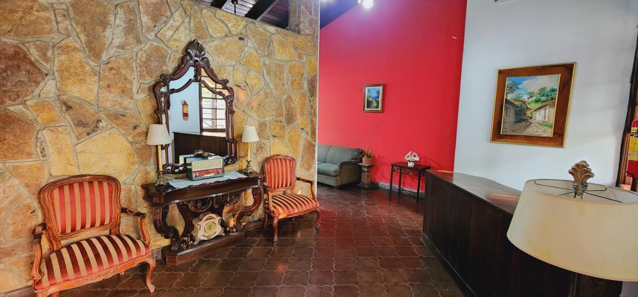 سان بيدرو سولا Camilas Hotel المظهر الخارجي الصورة